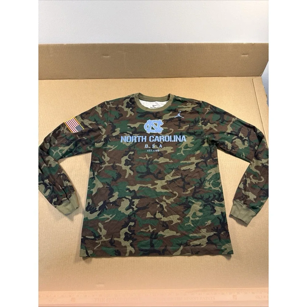 Jordan Men's M Green Camo Long Sleeve Crew‎ Neck Tee UNC Tar Heels USA Flag